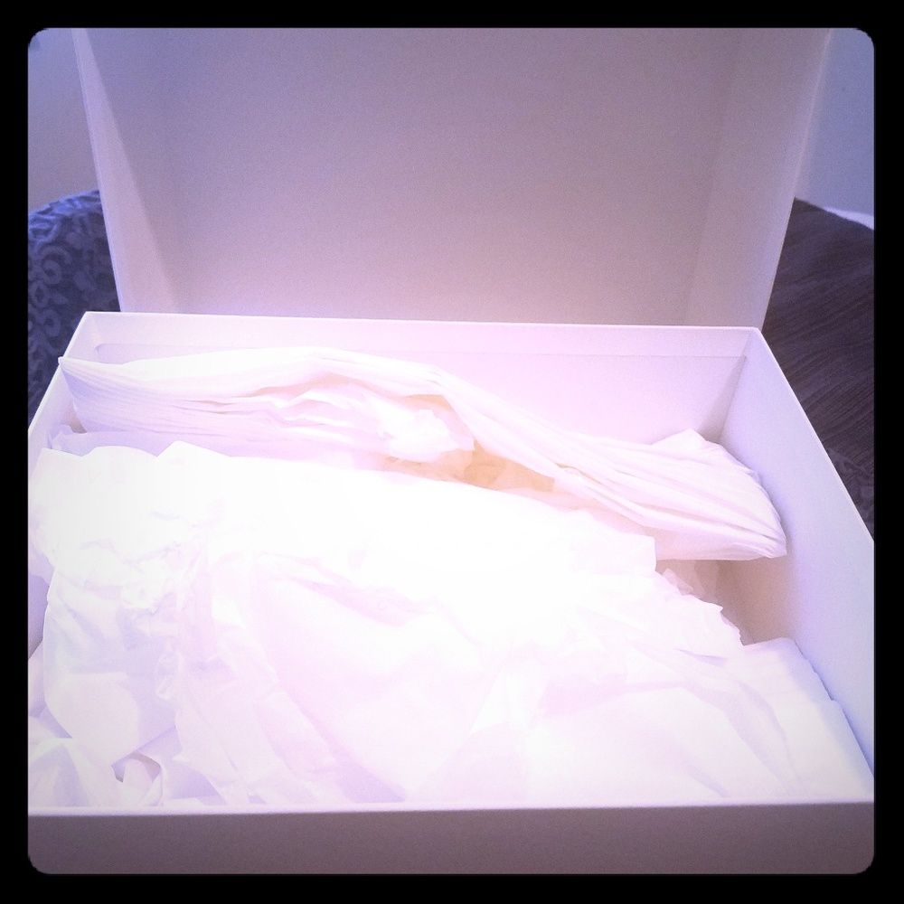 Large Chanel box - Picture 2 of 2